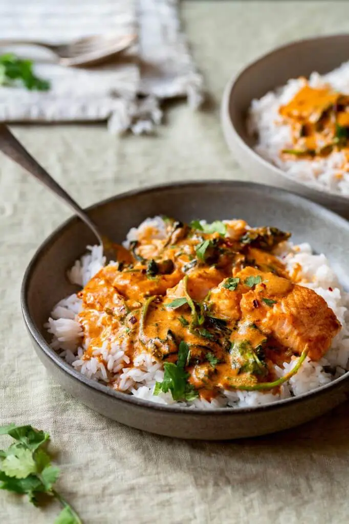 Rode curry met zalm
