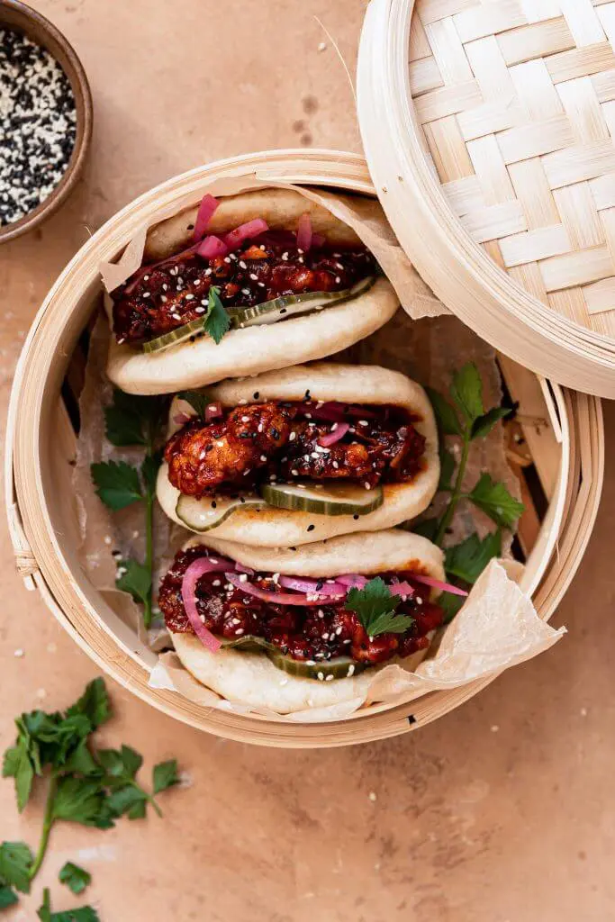 Bao met krokante kip