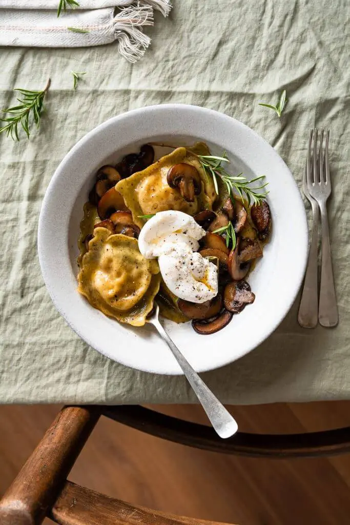 Ravioli met champignons en bruine boter