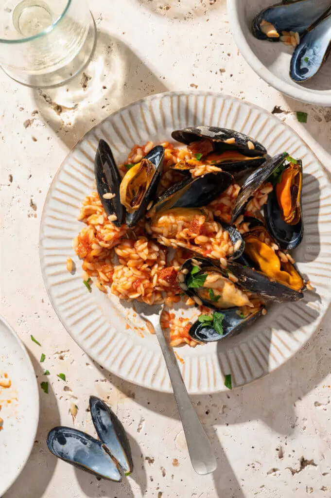 Mosselen met orzo en chorizo