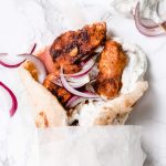 griekse pita met gyros en tzatziki