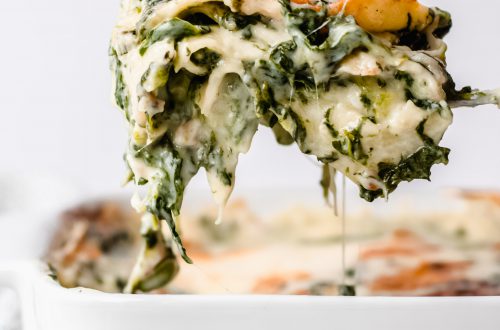 vegetarische, witte lasagne met spinazie