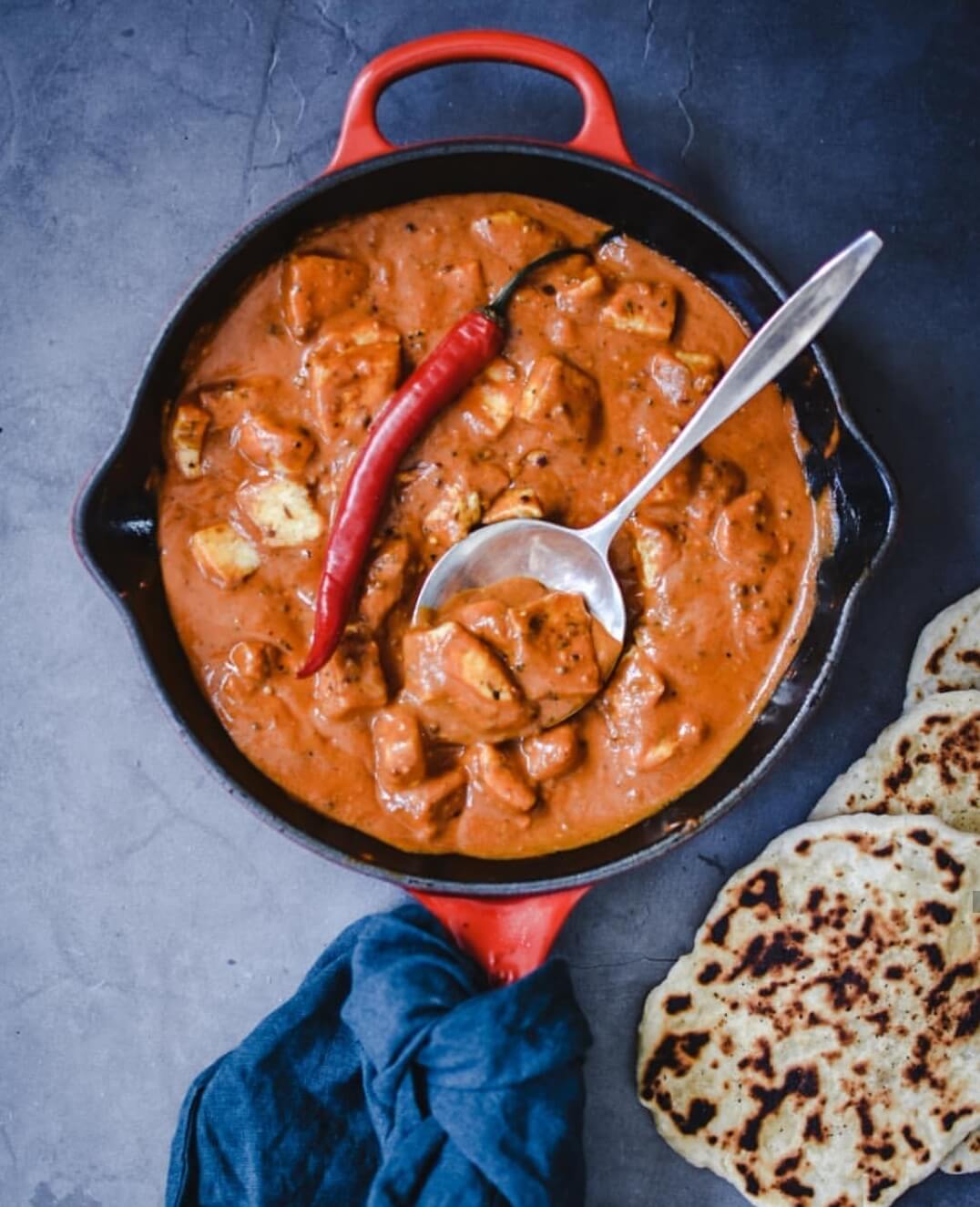 halloumi curry met naan