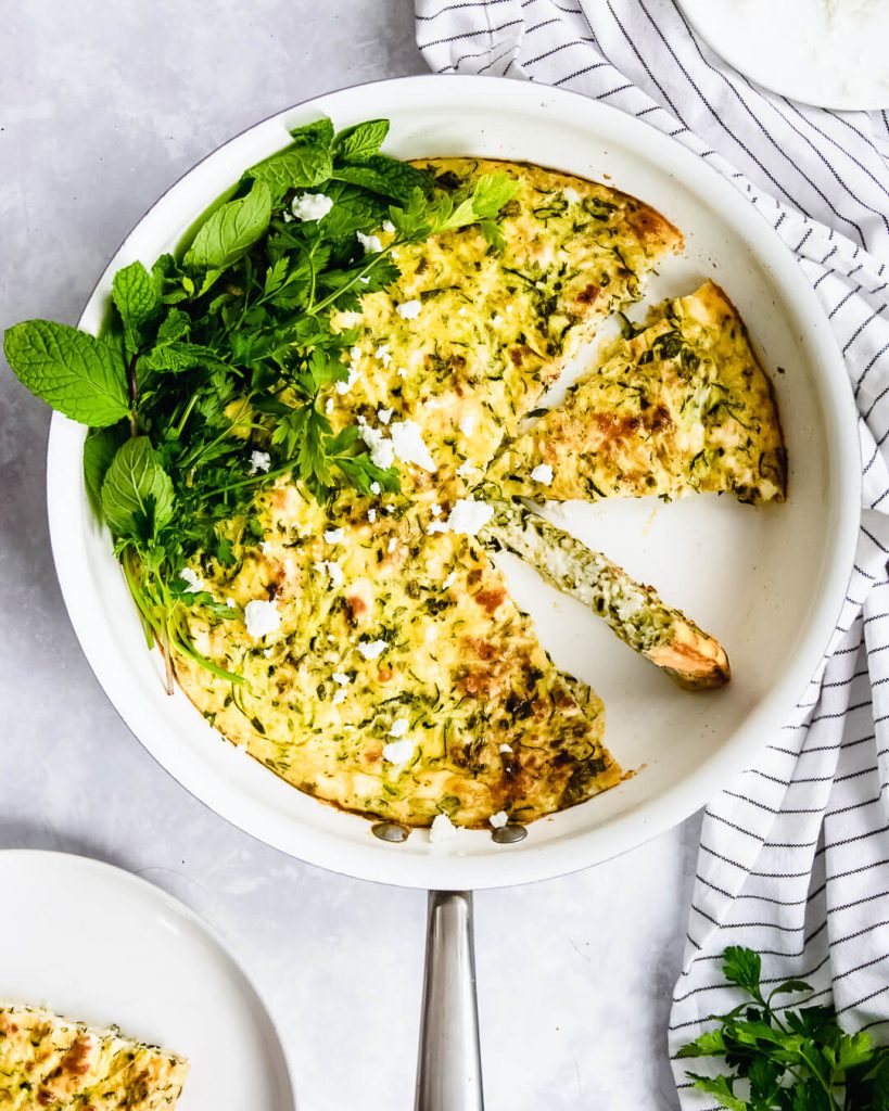 frittata met courgette met feta