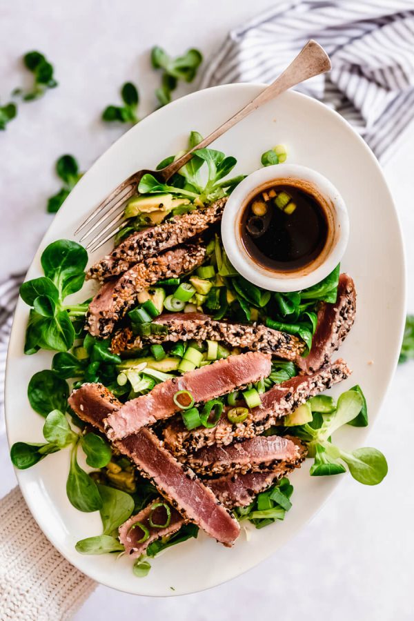 Tonijn tataki salade