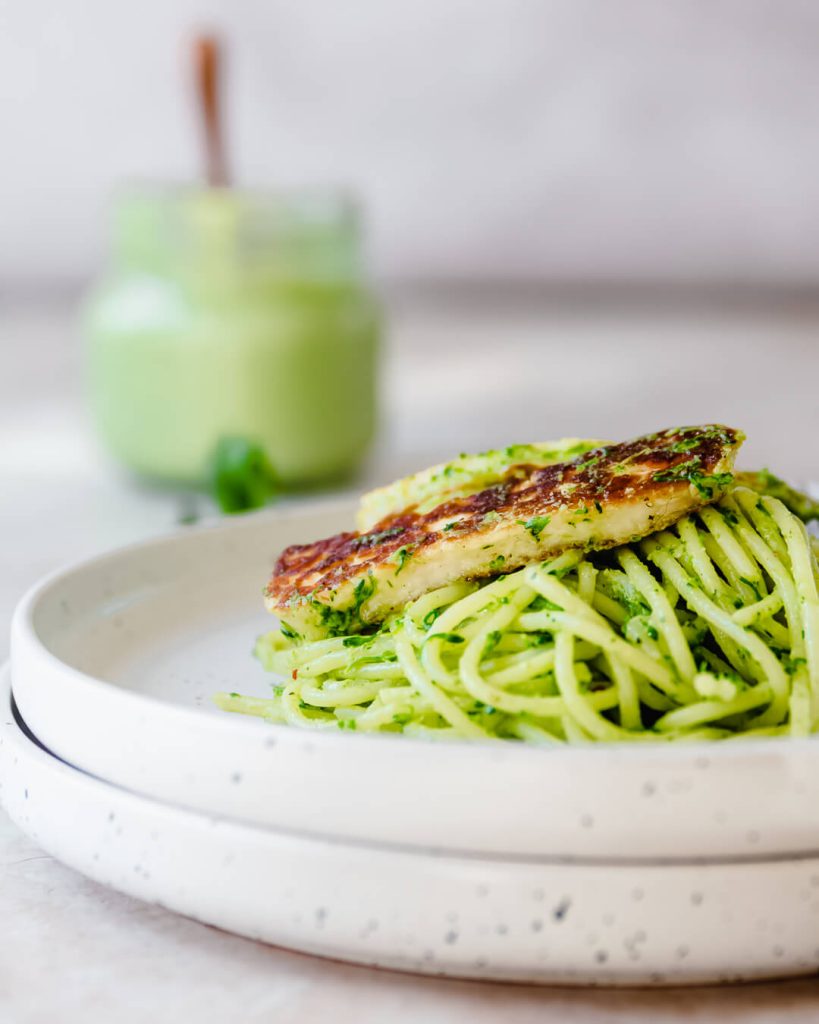 Green goddess spaghetti met halloumi