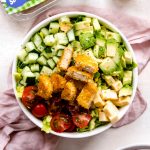 Cobb salade met krokante SoChicken en een ranch dressing