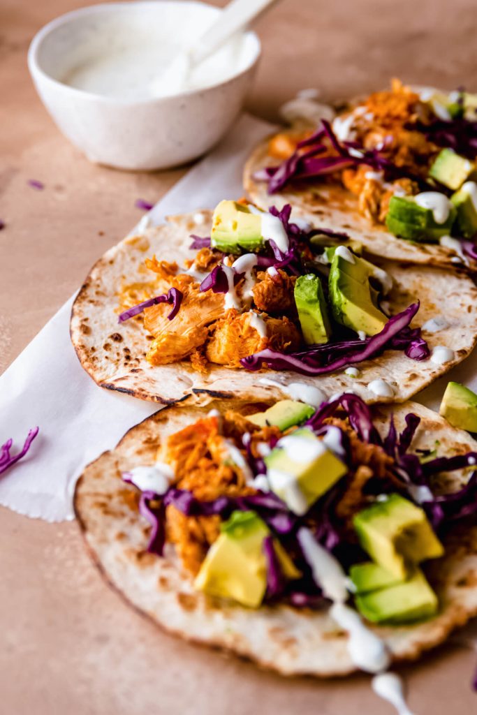 Buffalo chicken taco's met ranch saus