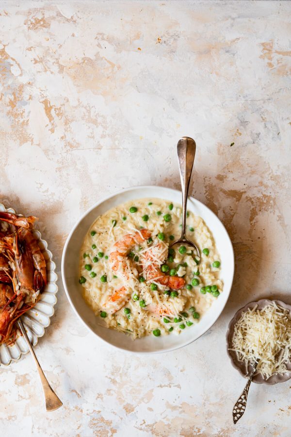 Zomerse risotto met garnalen en doperwten