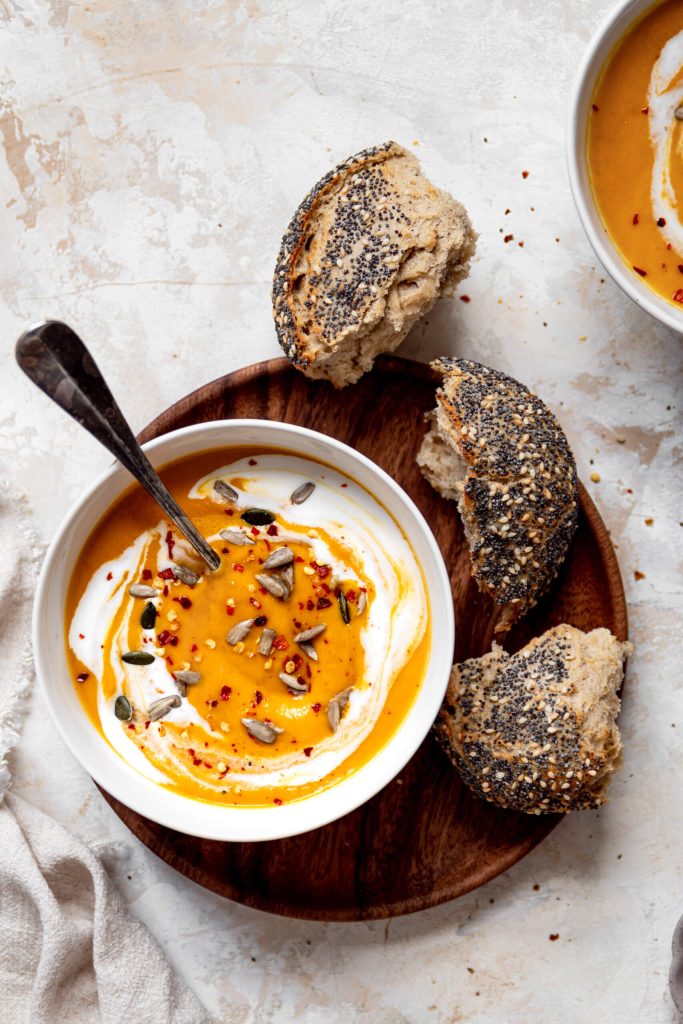 Zoete aardappelsoep met kokosmelk