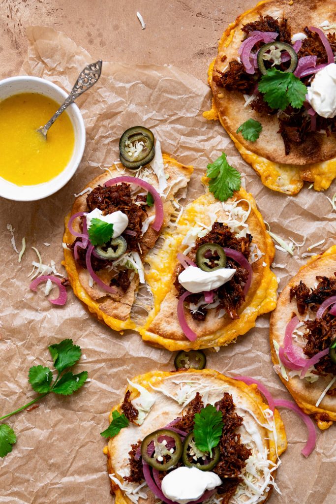 Quesadilla taco met pulled pork