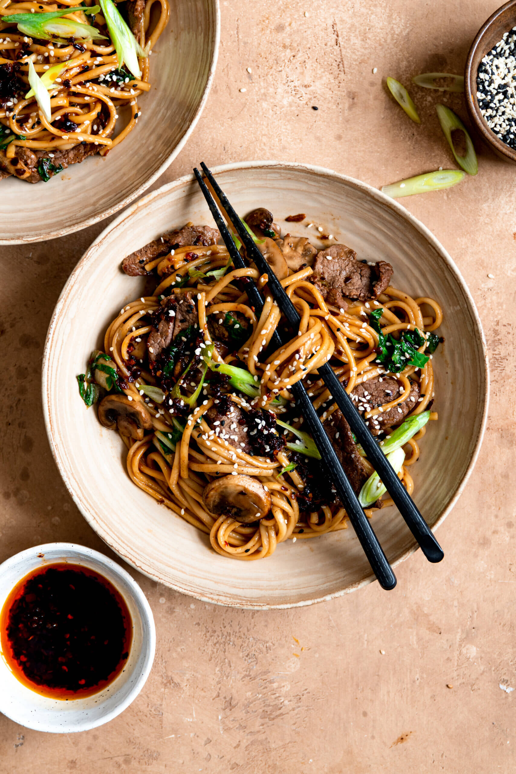 Noodles met roerbakgroenten en biefstuk