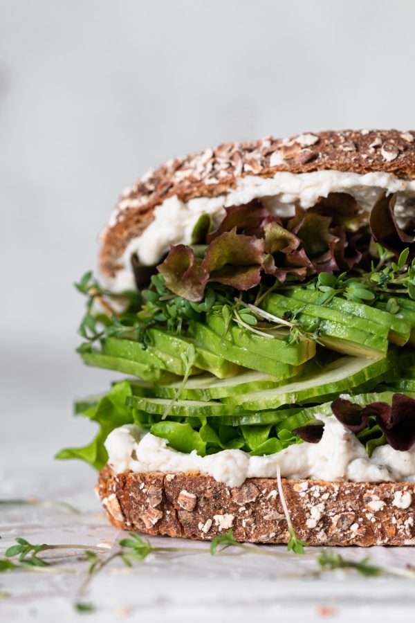 Groene sandwich met Boursin en volkorenbrood