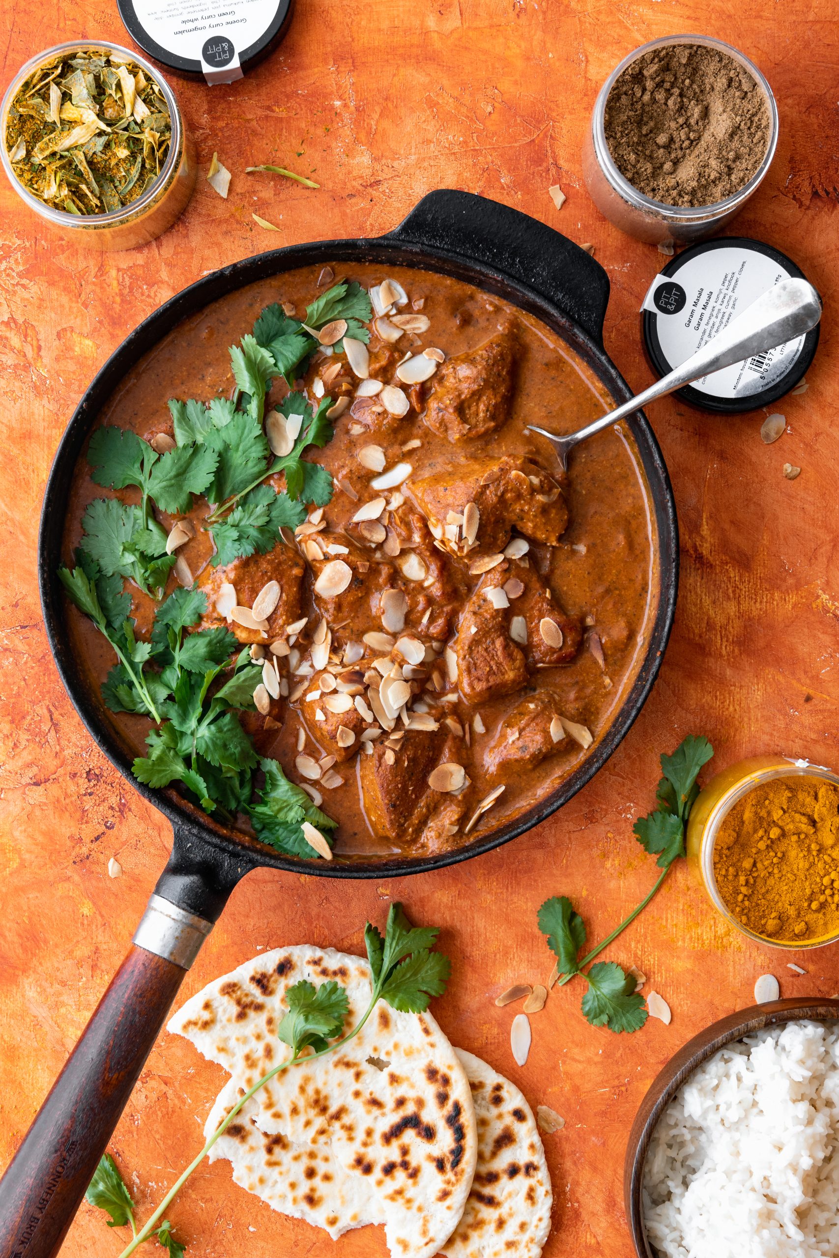 Kip en amandel curry