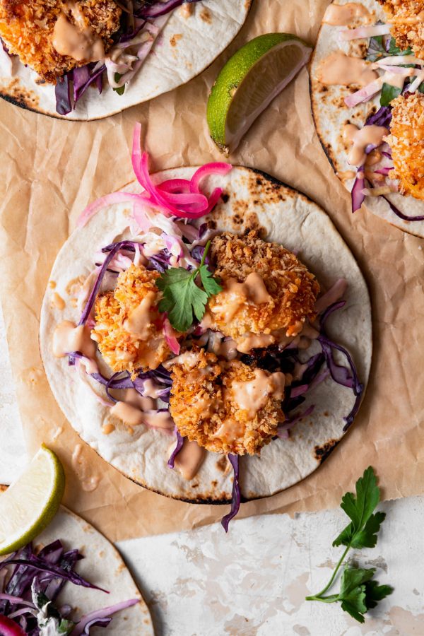Tacos met krokante garnalen en yum yum saus