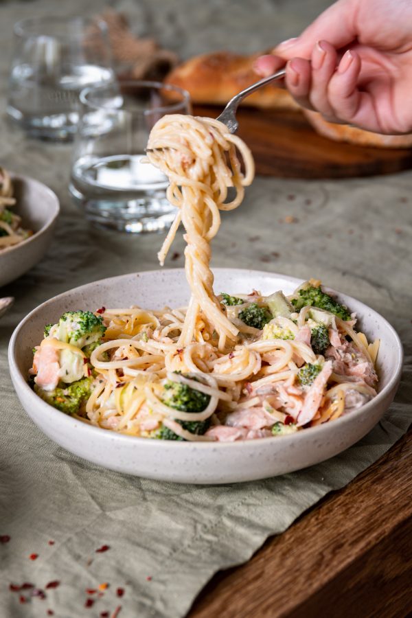 Spaghetti met zalm en broccoli