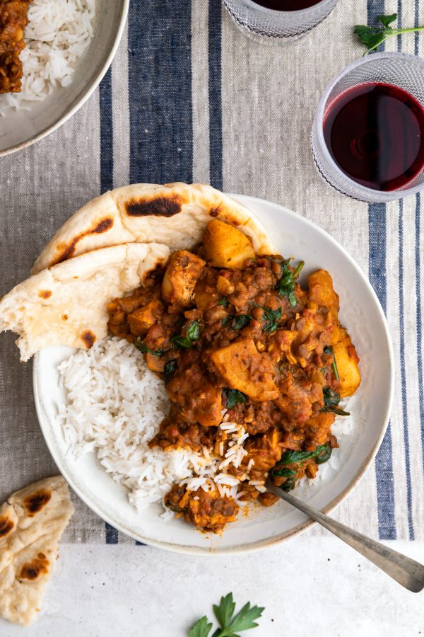 Curry met kip, aardappel en linzen