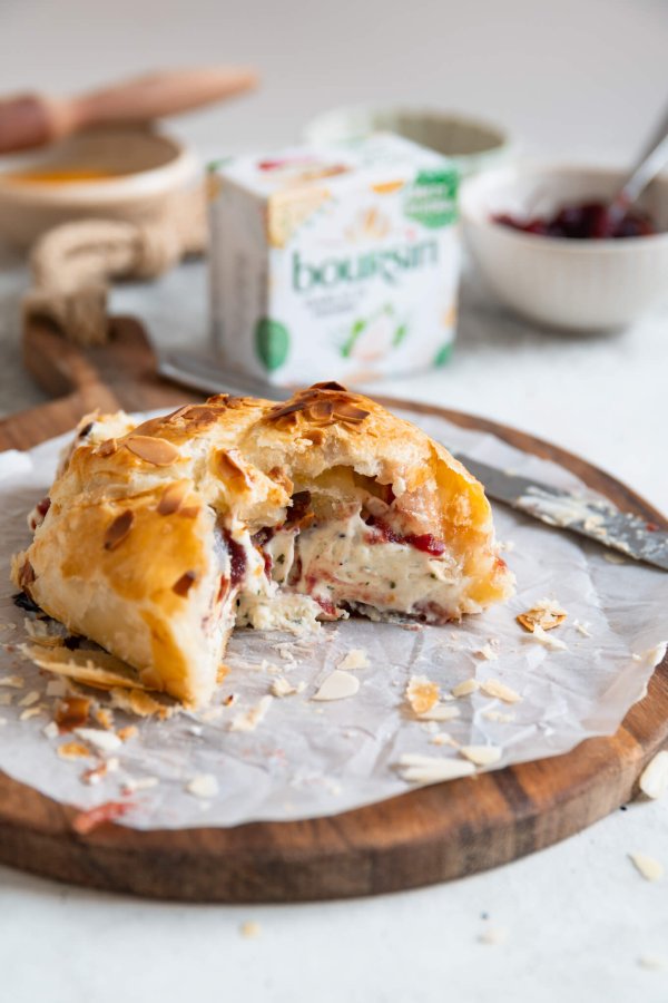 Boursin in bladerdeeg met cranberrysaus