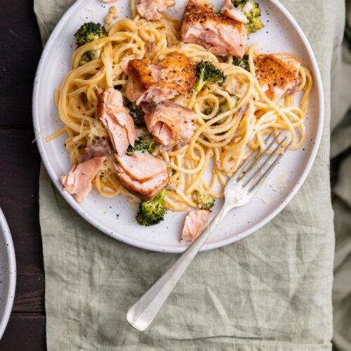 Spaghetti met geroosterde broccoli en zalm