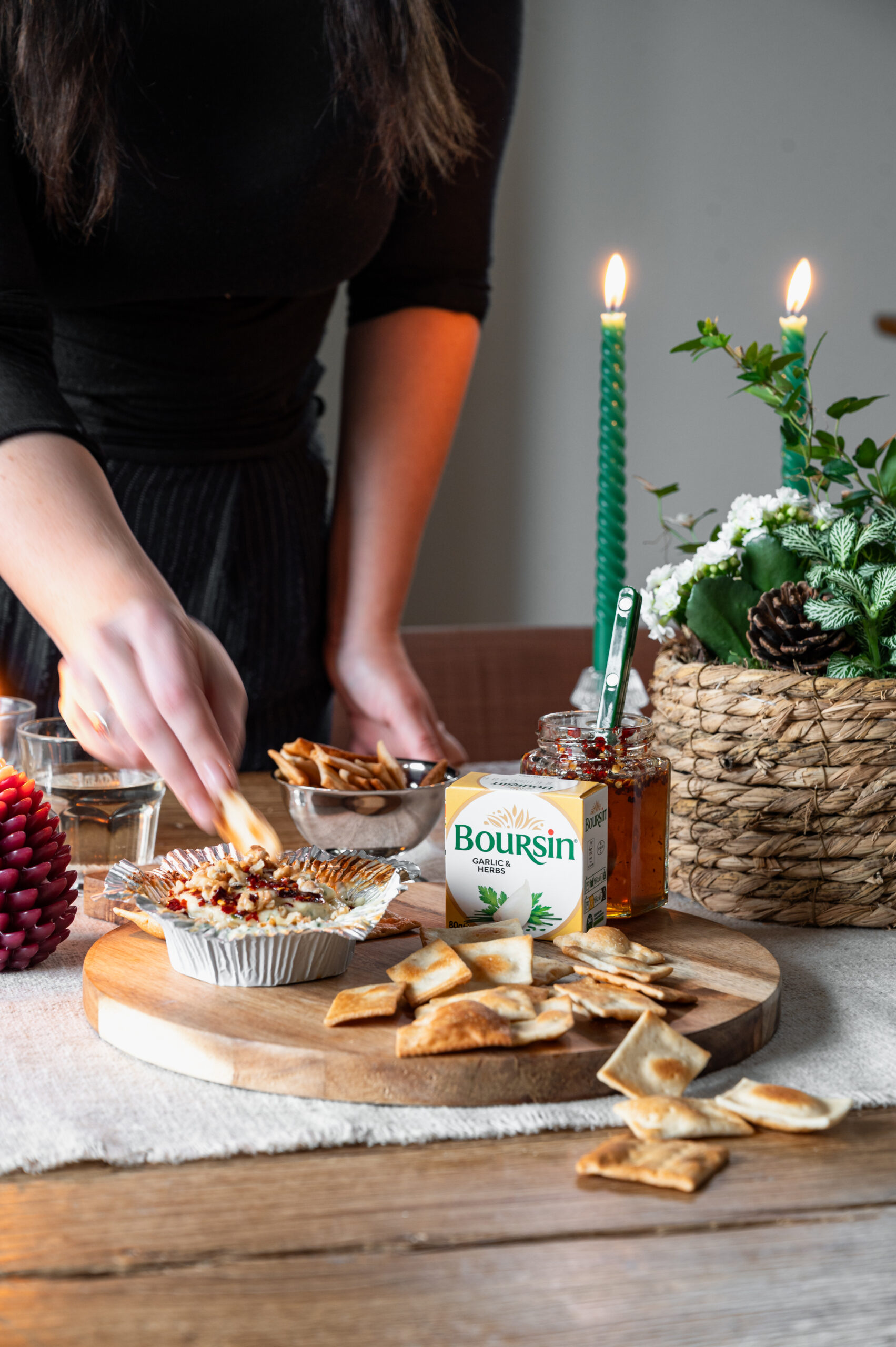 Gebakken Boursin met hot honey en walnoten