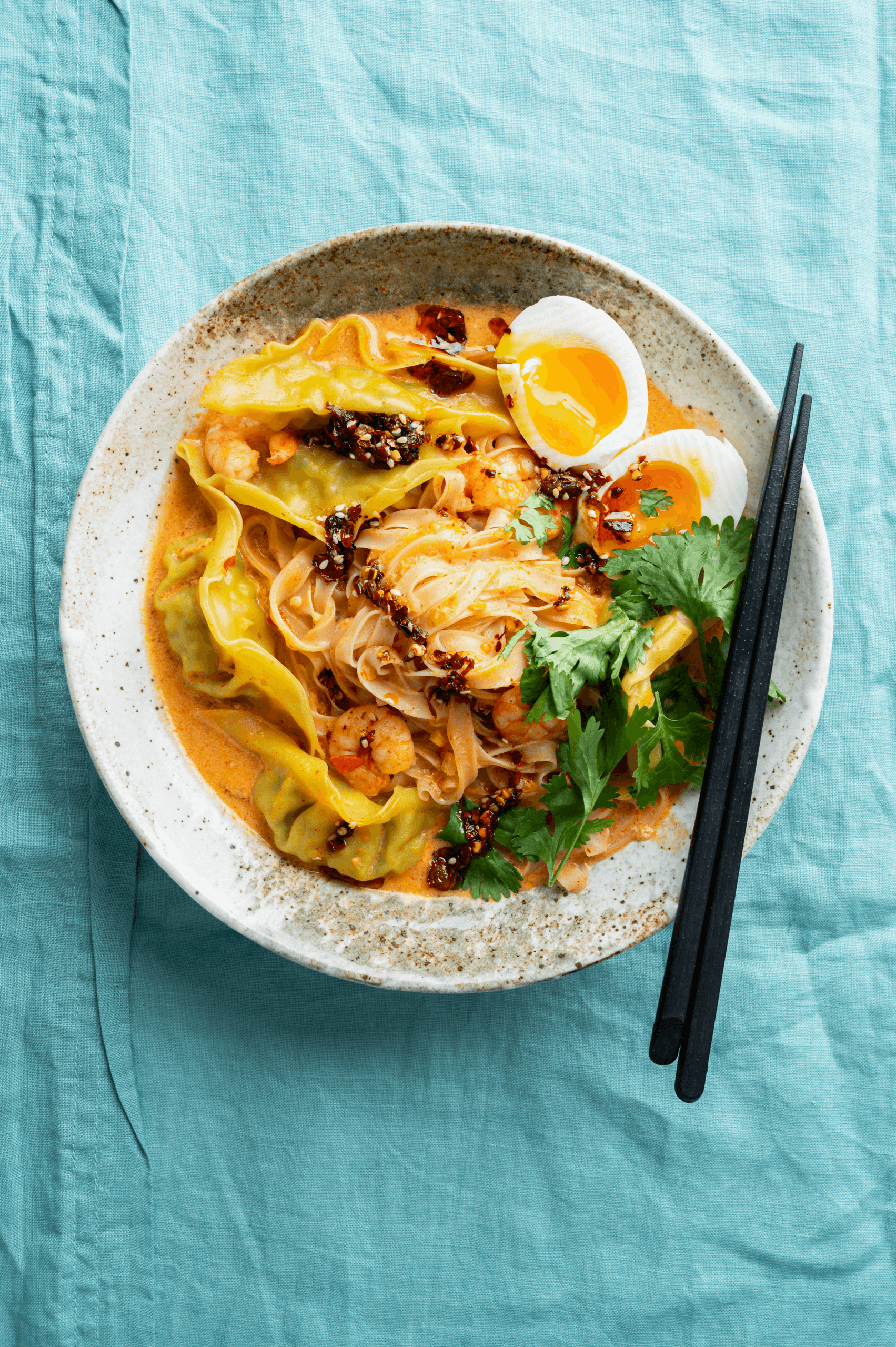 Thaise rode curry soep met rijstnoodles