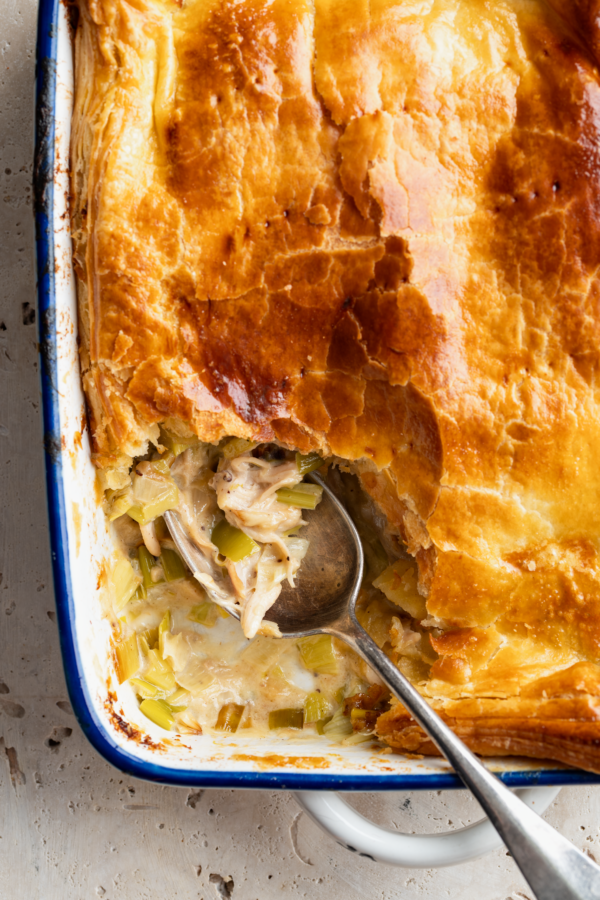 Kip en prei bladerdeegtaart