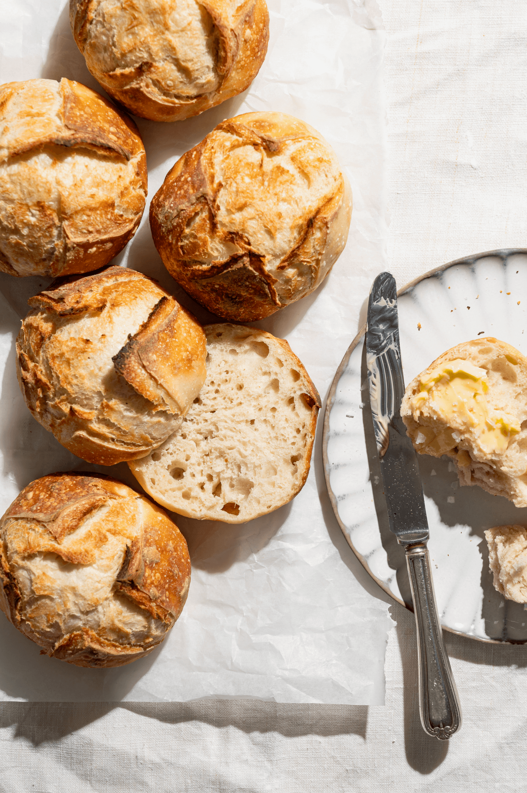 Harde witte broodjes