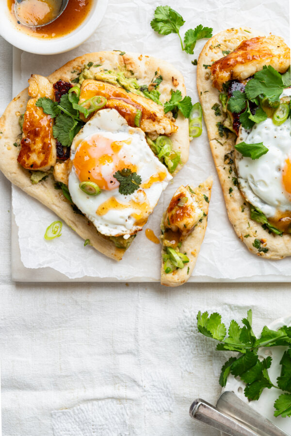 Mango chutney halloumi op naan