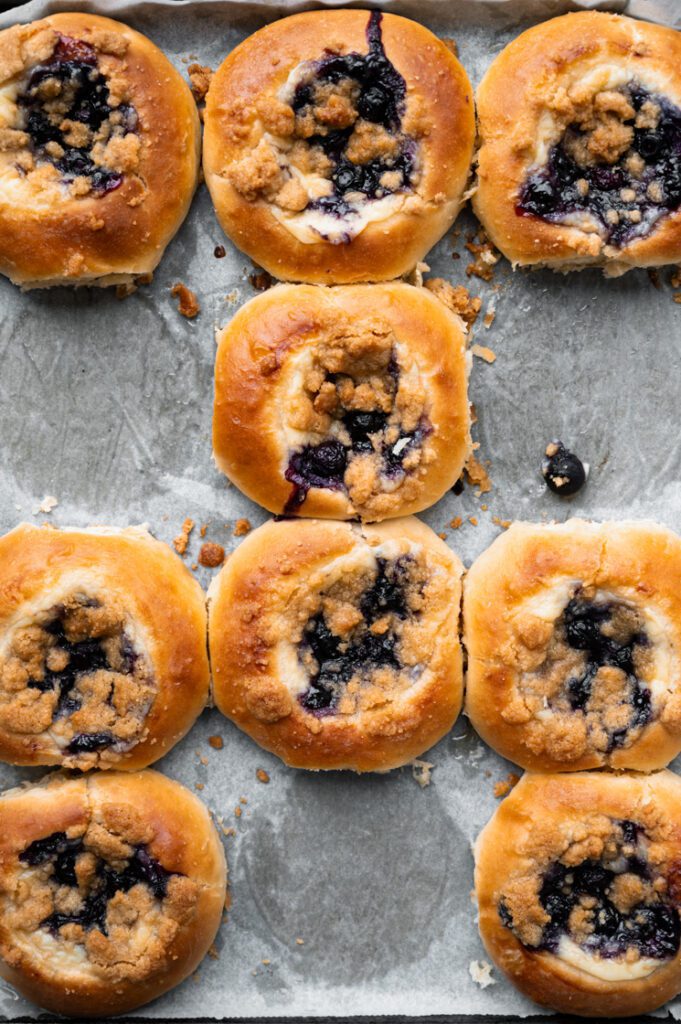 crumble custard buns