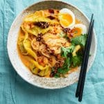 Thaise rode curry soep met rijstnoodles